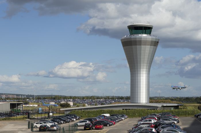 Melihat Lebih Dekat Kegunaan Menara Kontrol Bandara